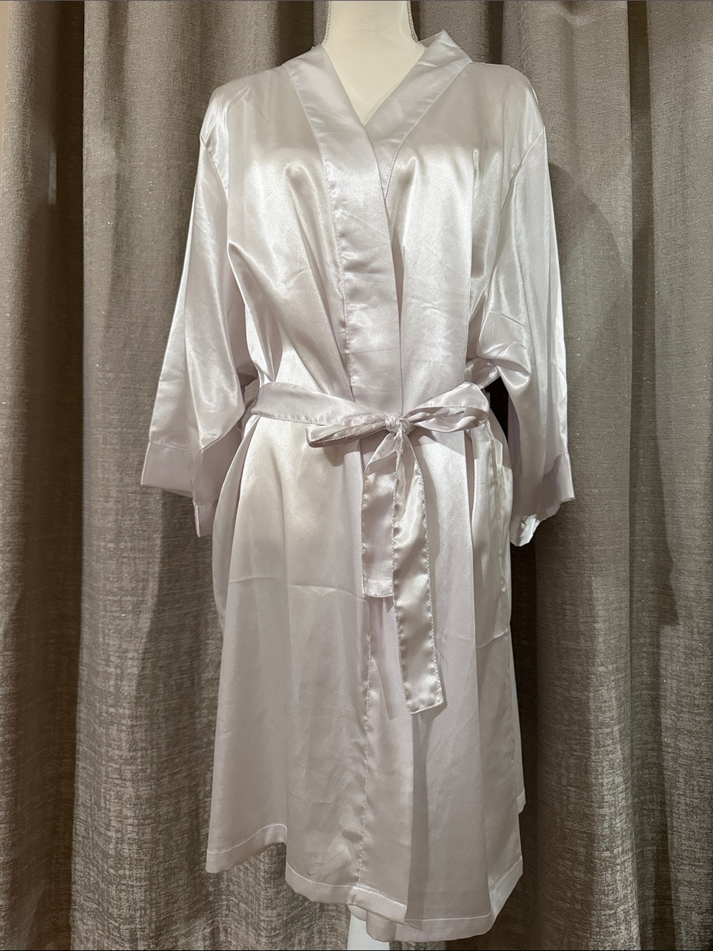 BRIDE Satin Robe - Picture 3 of 5